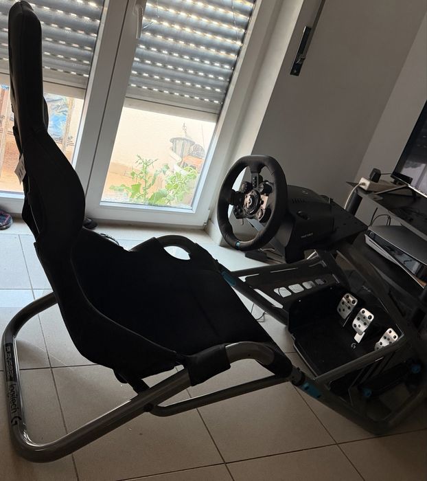 Cadeira logitech  com suporte  (300 a cadeira) + (300 pack volante)