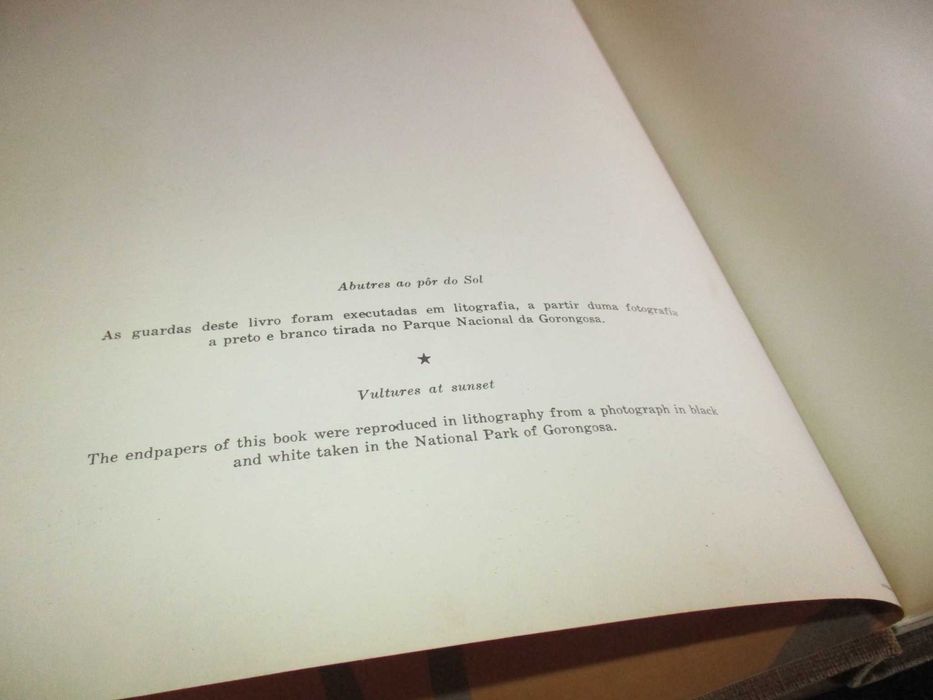 Livro Santuário Bravio Gorongosa e Moçambique Eça de Queiroz 1964