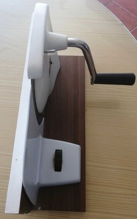 antiga maquina manual de fatiar