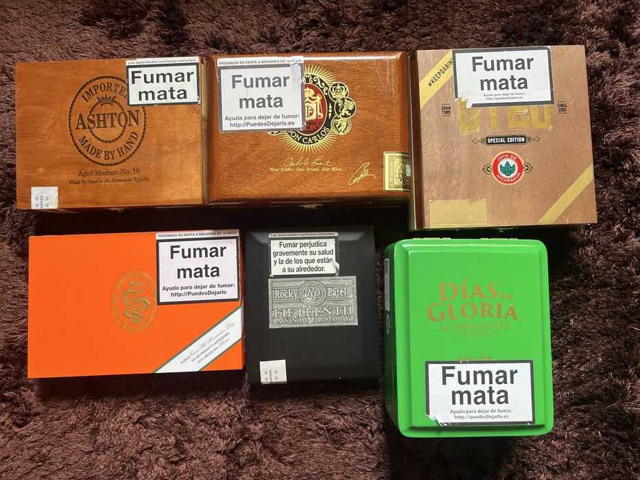 Caixas de charutos em cartao e  madeira vazias de charutos