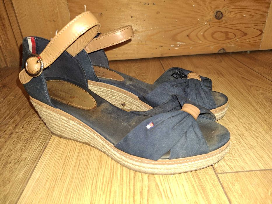 TOMMY FILFIGER Sandały roz 38 granat