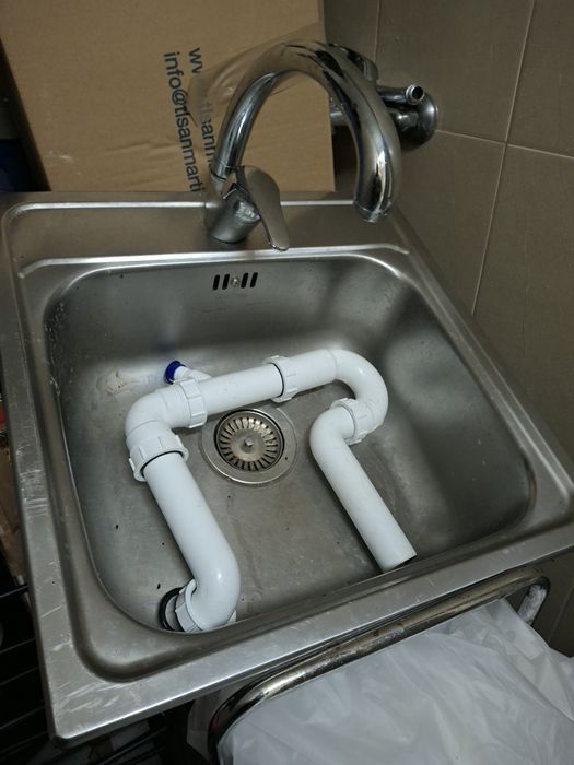 Banca ou pia com torneira incluida