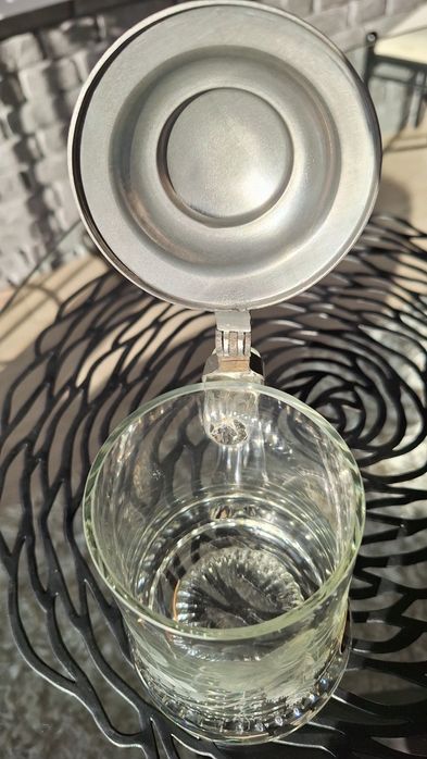 2. Kufel, sygnowany, dmuchany ustami.