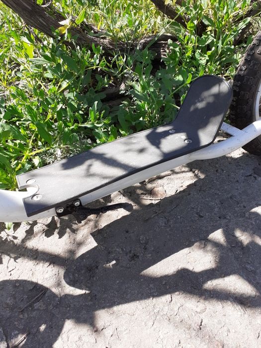 Самокат подростковый на надувных колёсах.