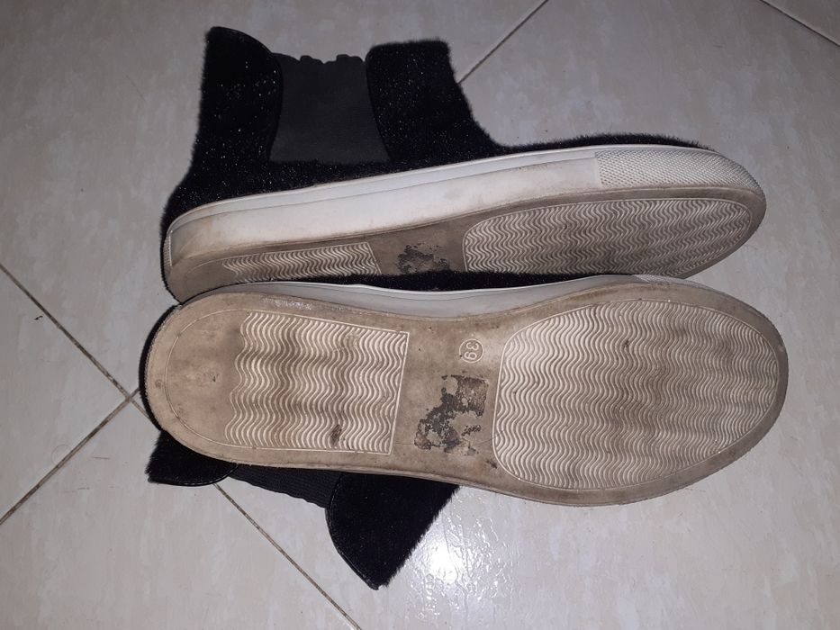 Botas de pêlo pretas