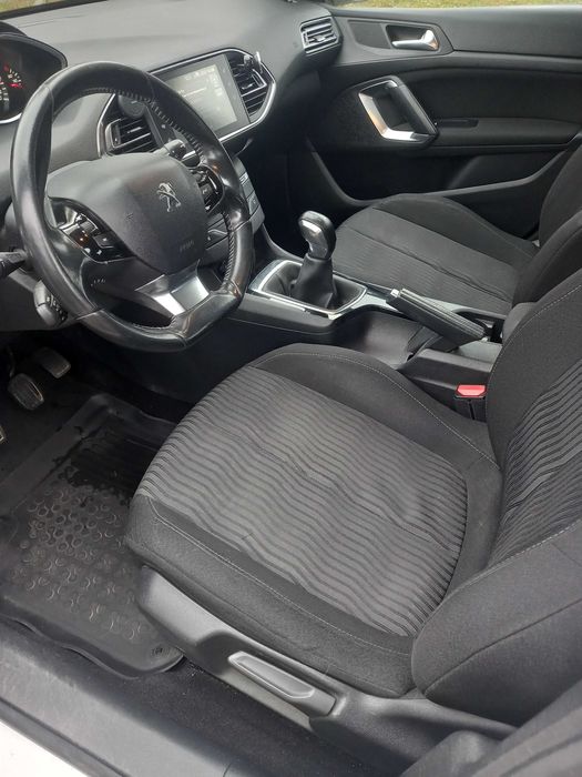 Peugeot 308 T9 1.6hdi 92km 2014 hatchback PL salon