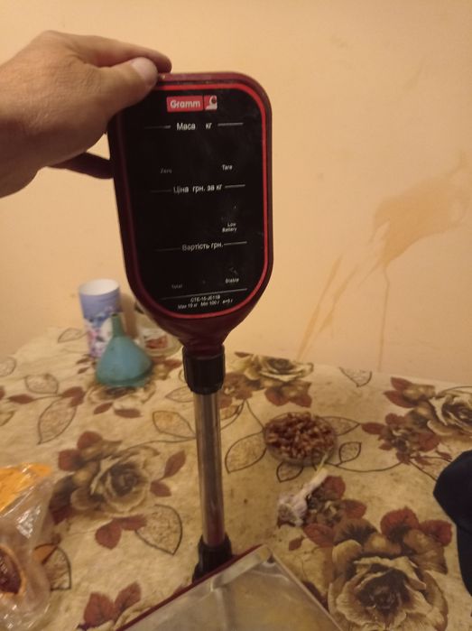 Продаю вагу електронну