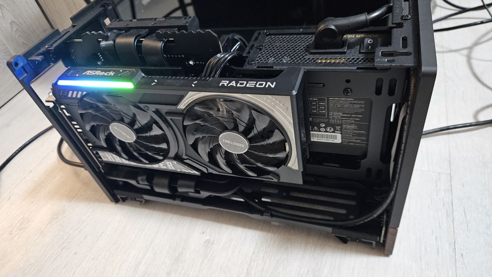 Komputer gamingowy ryzen 7 7700, rx 9060xt 16gb, 32gb ddr5,  fractal