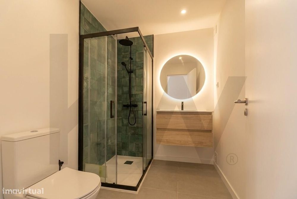 Apartamento T2 Totalmente Remodelado no centro de Monte Abraão - 1.º P