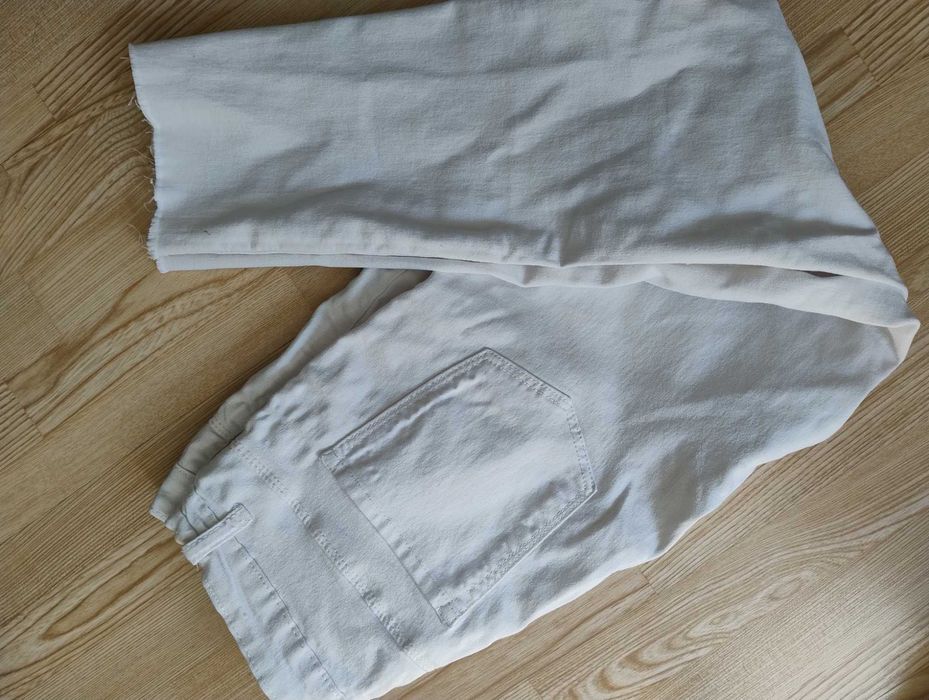Spodnie białe rozm.40