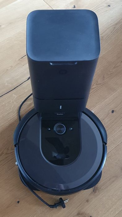 iRobot Roomba i7 + że stacją Clean Base
