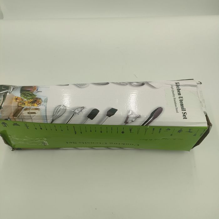 Zestaw sztućców akcesorii kuchennych w kolorze zlotym