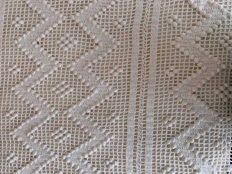 Colcha de renda feita à mão