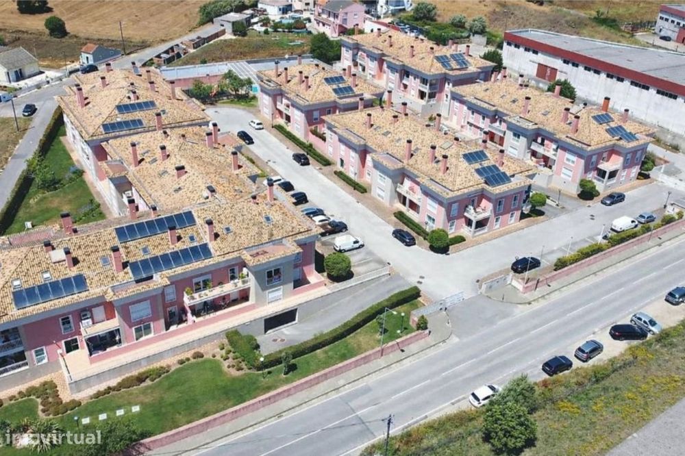 T2 com Box de 32,85 m² e Arrecadação de 19,60 m² com Piscina