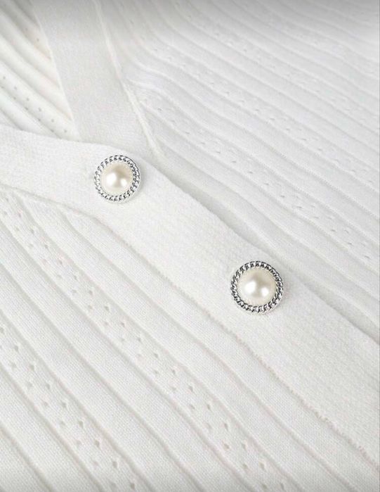 Костюм з спідницею білий