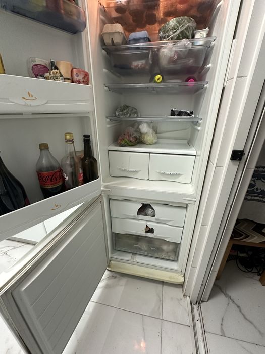 Frigorifico com gavetas , a funcionar bem