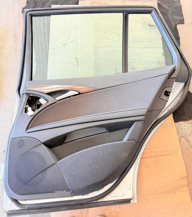 Porta trás direita MERCEDES-BENZ E-CLASS