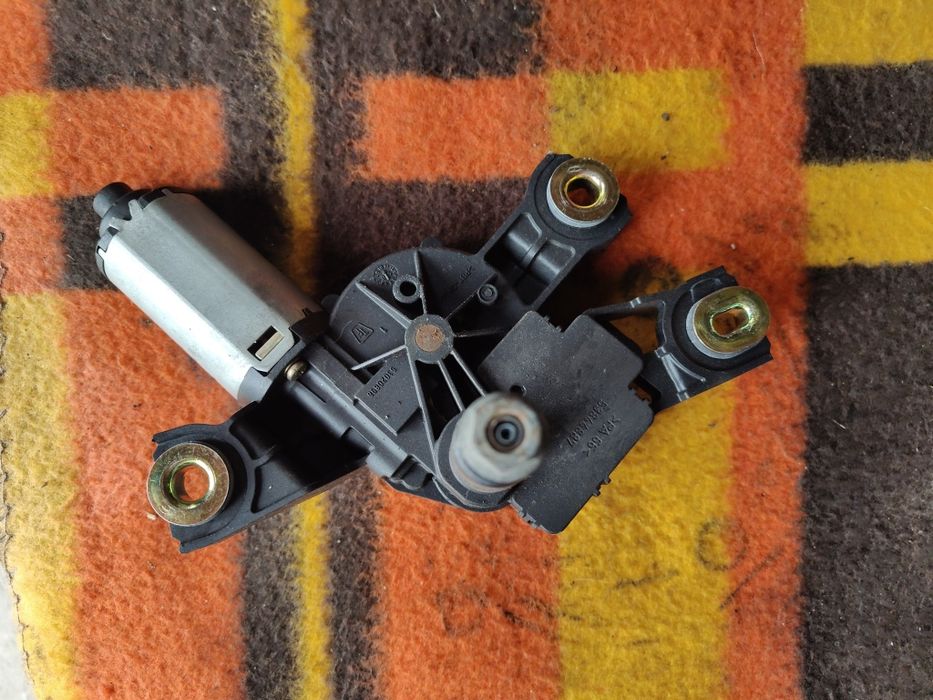 Mechanizm wycieraczek silniczek wycieraczek tył volkswagen passat b6