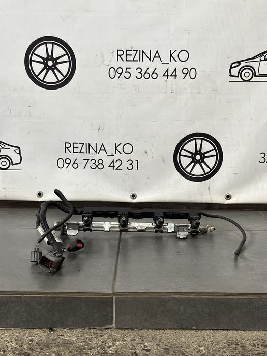 Паливна рейка з форсунками 1.6 бензин Ford Focus