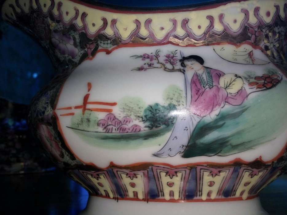 Peça em porcelana