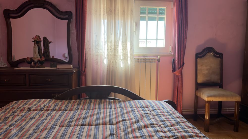 Quarto mobilado para arrendar em Sabrosa