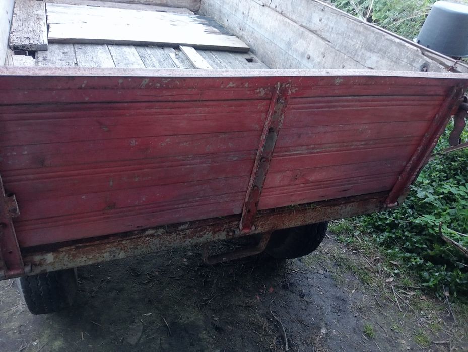 Reboque tribasculante com documentos