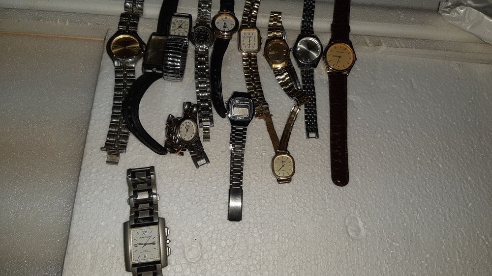 47 relógios de pulso em bom estado