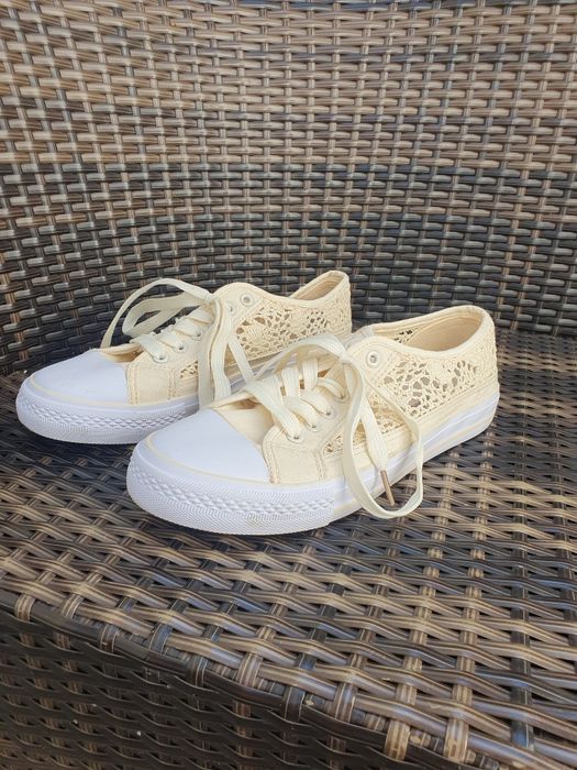 Ażurowe beżowe trampki RoyalFashion 40/41