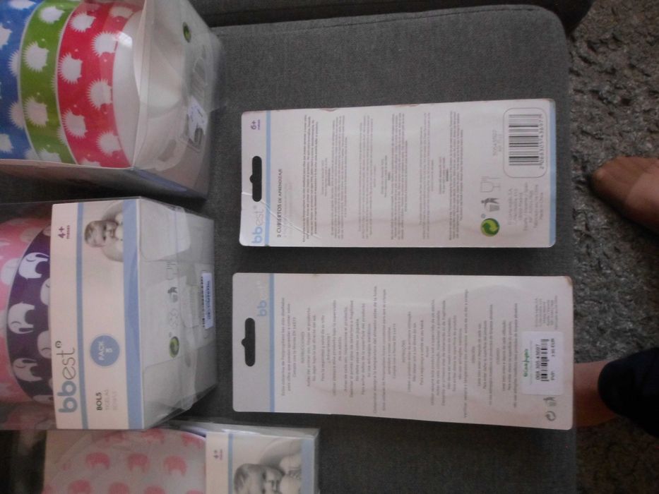 pratos e  tigelas  + talheres  novos para bebé