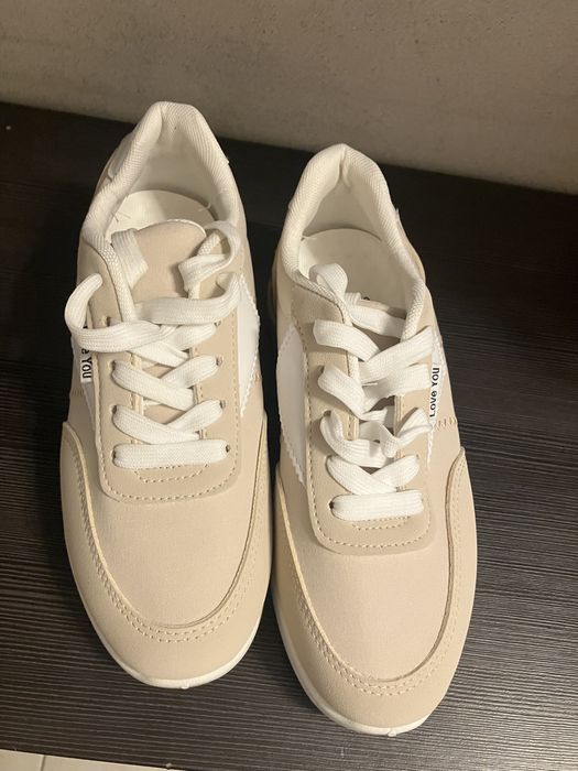 Nowe beżowo- białe adidasy rozm.36