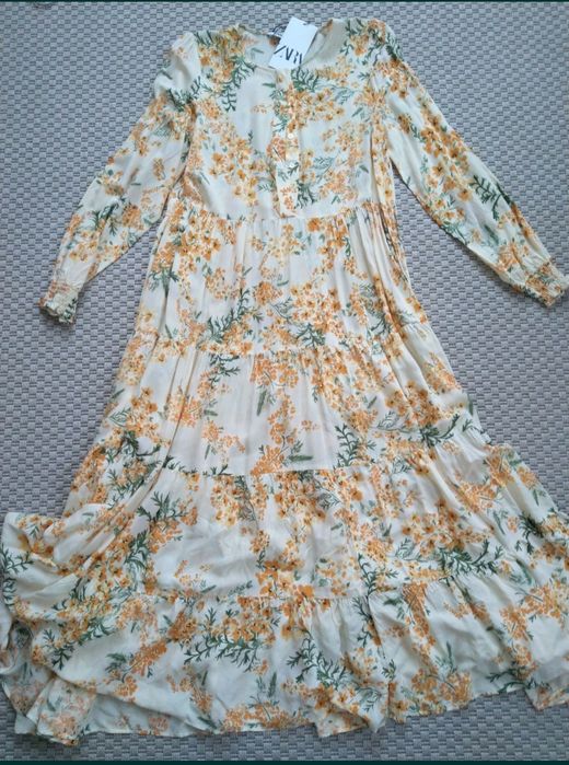 Плаття Zara.  Розмір М. Матеріал 100% віскоза.