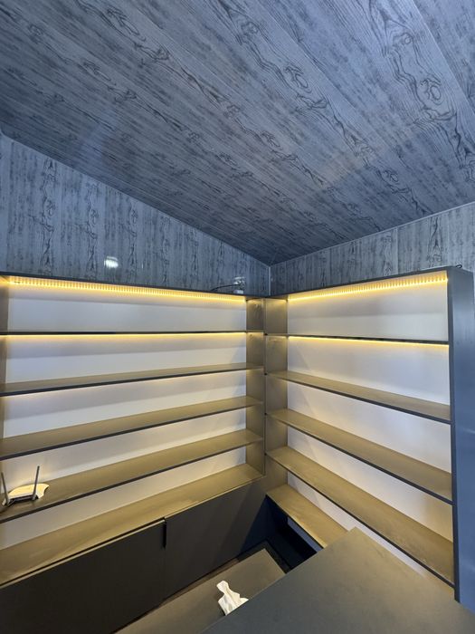 Стелаж, вітрина , полиці  1.7х2 та 1,3х2