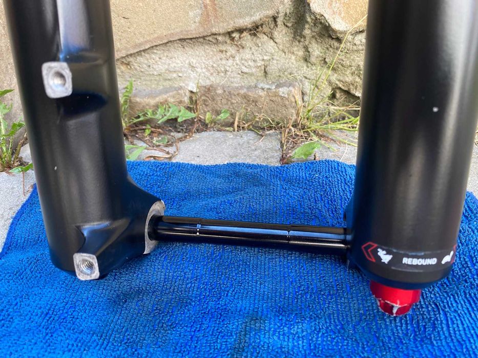 Вилка RockShox Yari RC 29 Boost 170mm 42offset Ідеальний стан