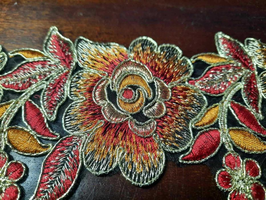 Декоративна тасьма вишита