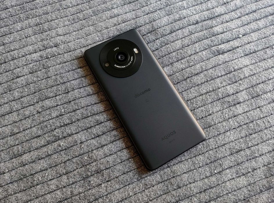 Sharp Aquos R8PRO 12\256gb Главный козырь - камера від Leica, 2sim NFC