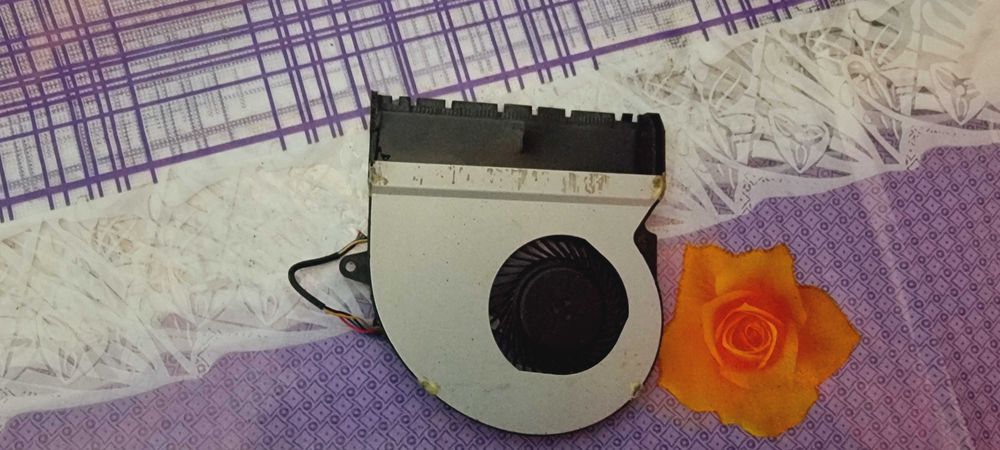 Продаю кулер для ноутбука