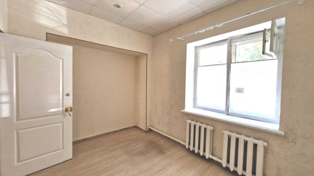 Продам 3 комнатную квартиру дом  в центре Соборная площадь Дерибасовск