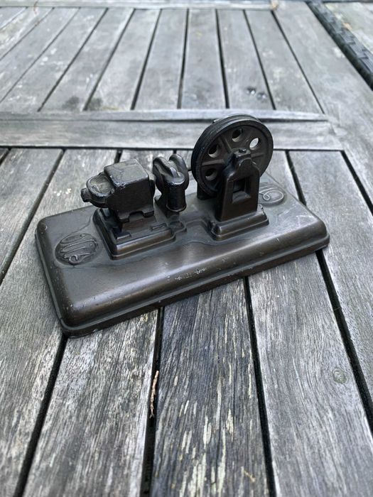 ciężki metalowy stary model maszyny parowej, sygnowany, antyk