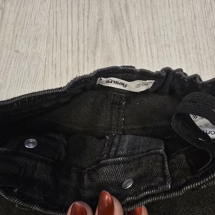 Czarne jeansy chłopięce z regulacją rozm. 122 Sinsay. Super stan