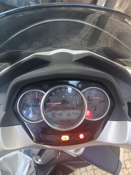 Mota Piaggio MP3 300cc