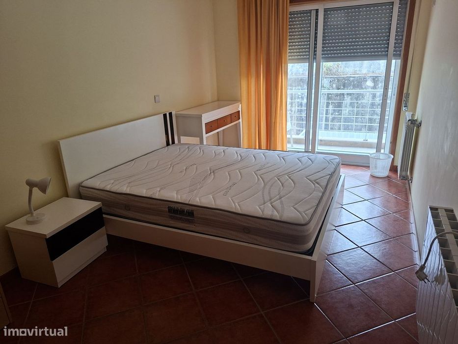 T3 com garagem, varanda e elevador em Gandra