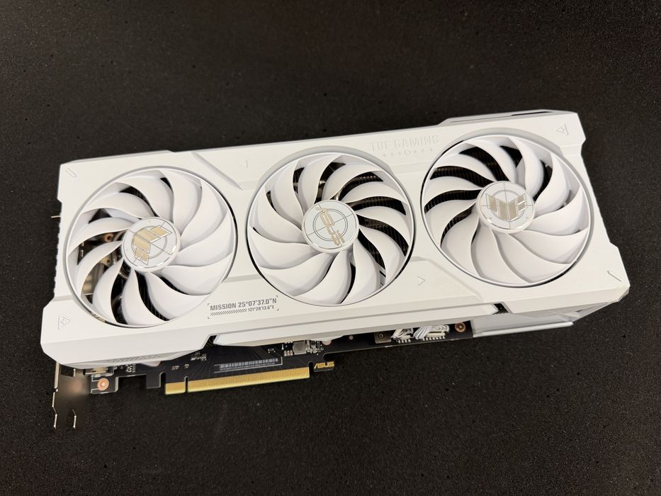 Asus tuf RTX4070ti 12gb white