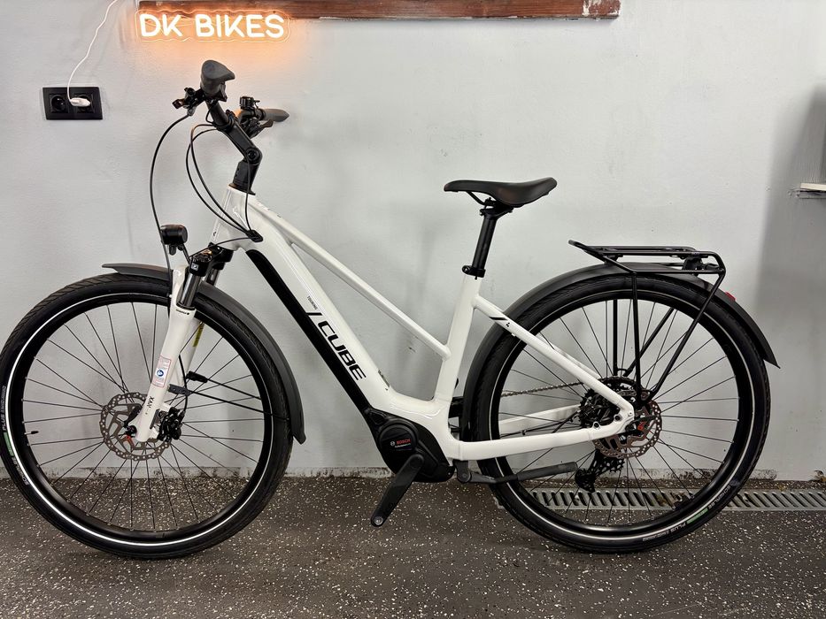 NOWY Rower elektryczny miejski CUBE Touring Hybrid One 625/Shimano