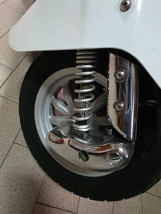 Daelim besbi 125 scooter
