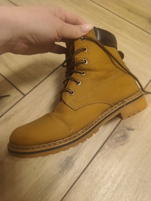 Damskie musztardowe buty traperki wiązane ocieplane botki 39