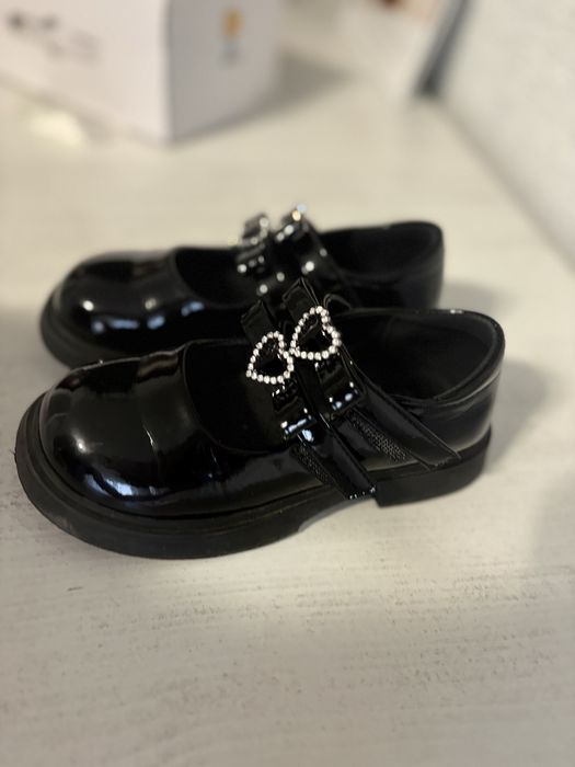 Туфлі для дівчинки