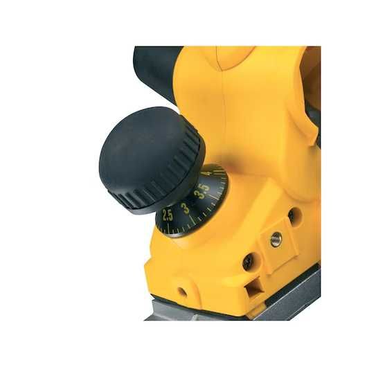 Strug Elektryczny D26500 DeWalt 1050W 82mm 0-4,0mm