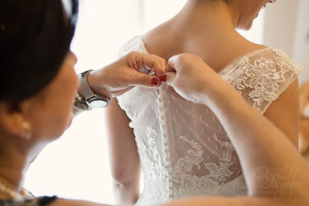 Vendo vestido de noiva.