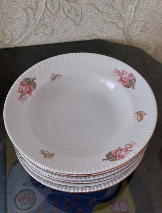 Продаются глубокие тарелки