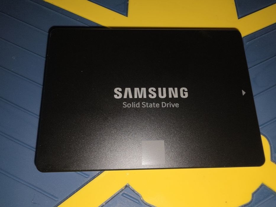 Накопичувач SSD Samsung 860 EVO 4Tb SATA (MZ-76E4T0)